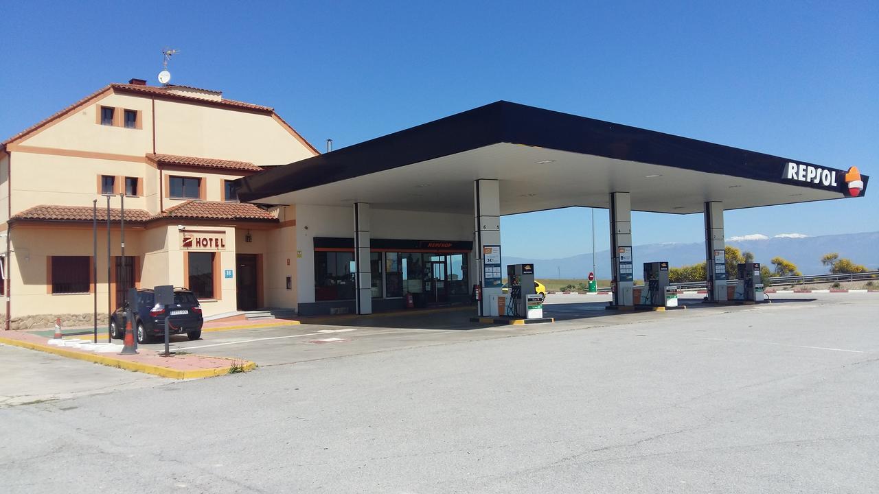Area De Servicio Los Cerrillos Peraleda de la Mata Екстер'єр фото